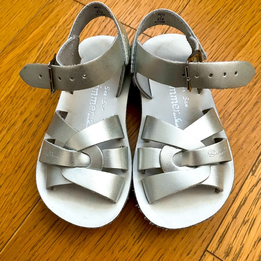 Salt water classic silver sandals toddler size 6